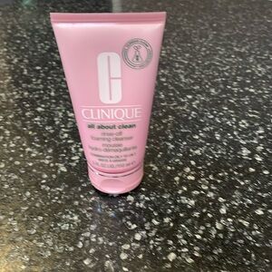 CLINIQUE All about clean foaming cleanser